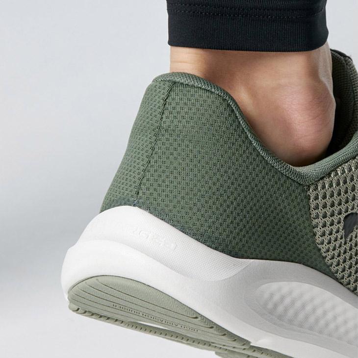 UNDER ARMOUR（アンダーアーマー） ランニングシューズ メンズ 4E相当