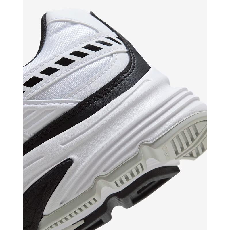 ナイキ スニーカー メンズ NIKE イニシエーター ローカット ランニングシューズ ジョギング ウォーキング 男性 スポーツシューズ 運動靴 スポーティ /394055-100の画像