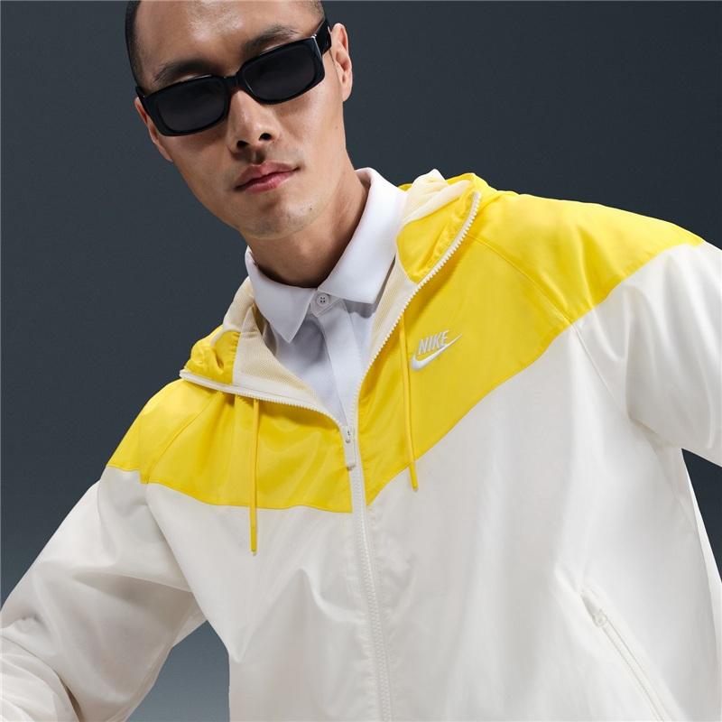 【新品】ナイキ スポーツウェア ウィンドランナー　メンズジャケット　Mサイズ ナイキ（NIKE）（メンズ）スポーツウェア ウィンドランナー フーデッド