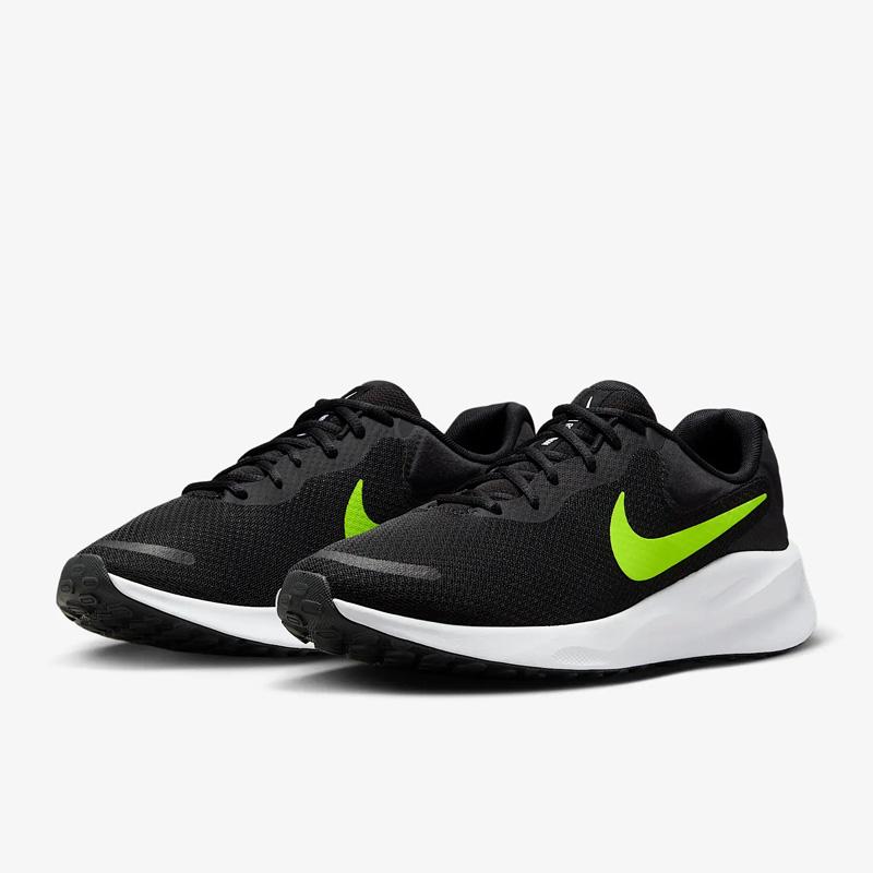 Nike ランニングシューズ ブラック/グリーン NIKE（ナイキ） ランニングシューズ メンズ レボリューション 7