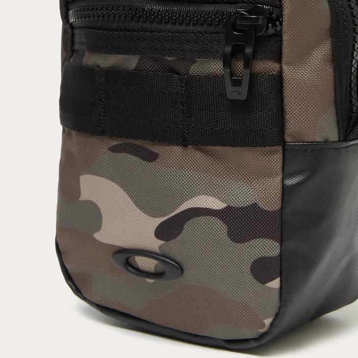 OAKLEY（オークリー） ショルダーバッグ 1.5L メンズ レディース