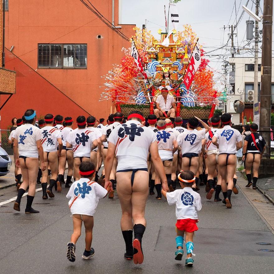 【52e】 ＤＶＤ写真集「津屋崎祇園山笠2019」（スライドショー形式） |  | 11