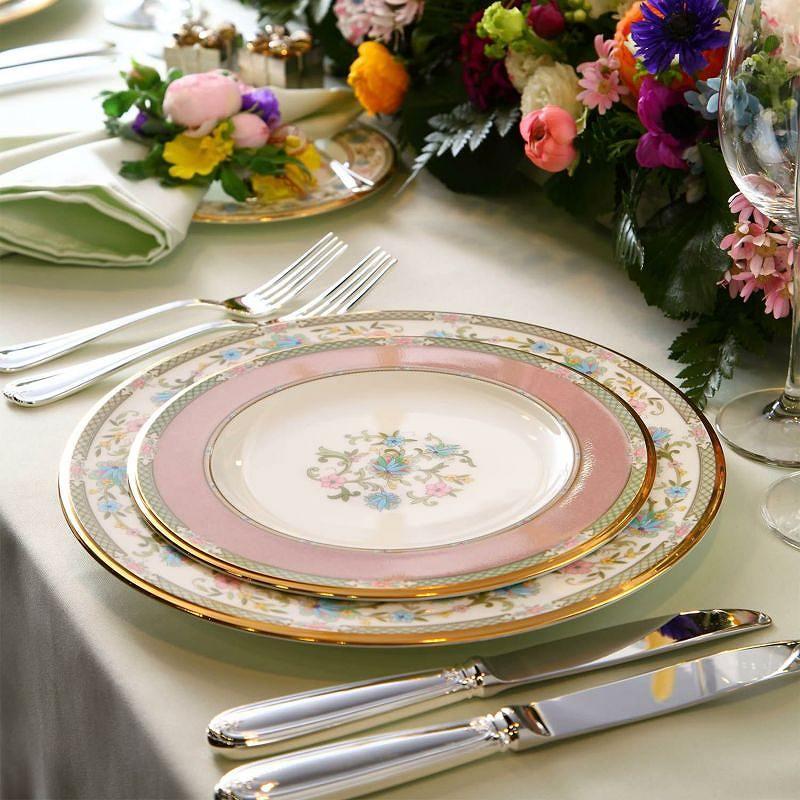 ノリタケ Noritake ヨシノ 22cmプレート 大皿 (ホワイト ノリタケ Noritake ヨシノ 22cmプレート 大皿 (ホワイト