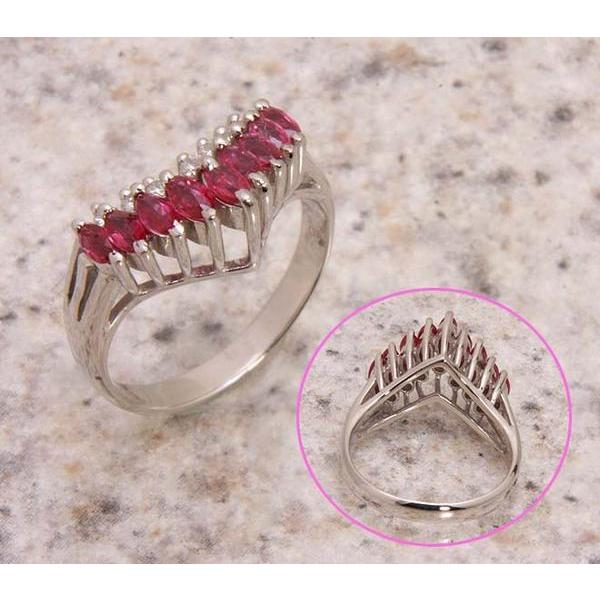 Pt900 ルビー&ダイヤモンドV字形 リング 【公式通販】