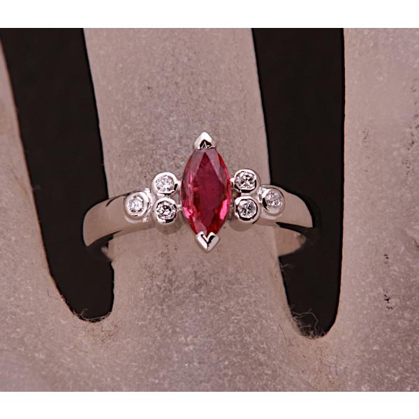 《質屋出品》Pt900★天然ルビー0.50ct+ダイアモンドデザインリング★C-5870 【光沢のある】