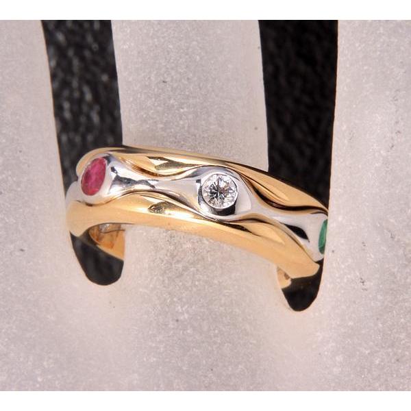 《質屋出品》750(k18)★イタリー製の個性的なデザインリング★k-3881