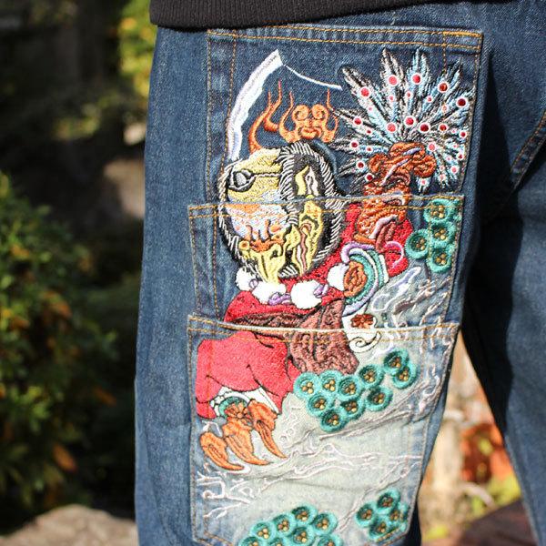 SALE】和柄ジーンズ 和柄刺繍ジーンズ 烏天狗柄【J211-4】和柄 SALE】和柄ジーンズ 和柄刺繍ジーンズ 烏天狗柄【J211-4】和柄