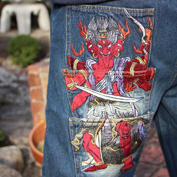 和柄刺繍デニムパンツ 華鳥風月 和柄 刺繍デニムパンツ 仁王像 金剛力士像 大きいサイズ34