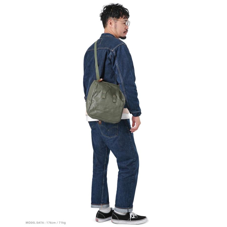 スイス軍 エンジニア ショルダーバッグ　美品 実物 USED スイス軍 PVC レザー ショルダーバッグ【Cx】【T