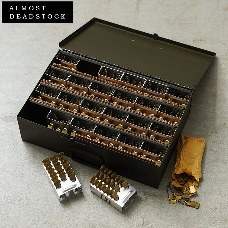 米軍放出品デッド 90’s激レア真鍮製 ランドリーピン フールセット ケース付き 米軍放出品デッド 90's激レア真鍮製 ランドリーピン フールセット