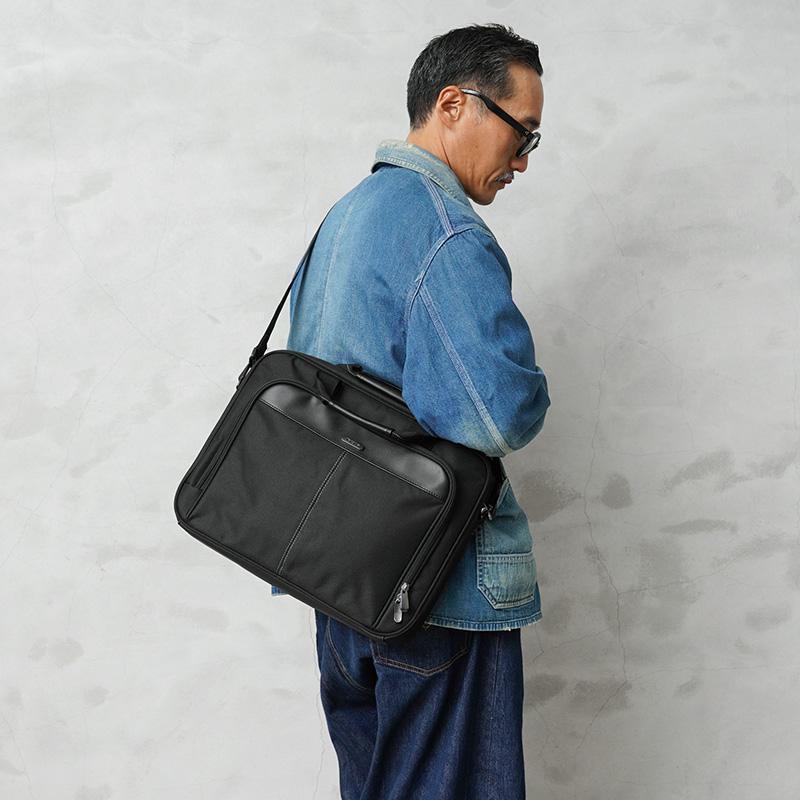 Targus（ターガス） 新品 米軍放出 Targus社製 16インチ PC用 ラップ