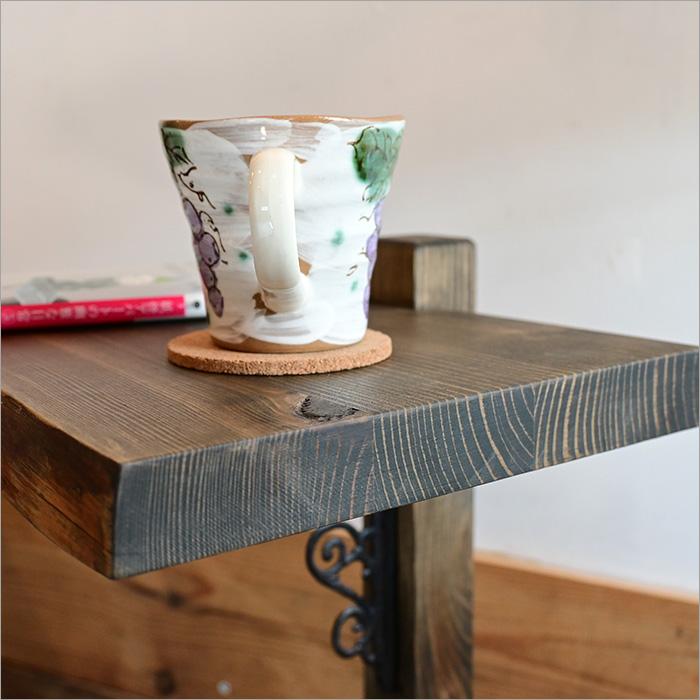 アンティーク　サイドテーブル　お花柄　ペイント お花の形のおしゃれなテーブル、アンティーク調のサイドテーブル