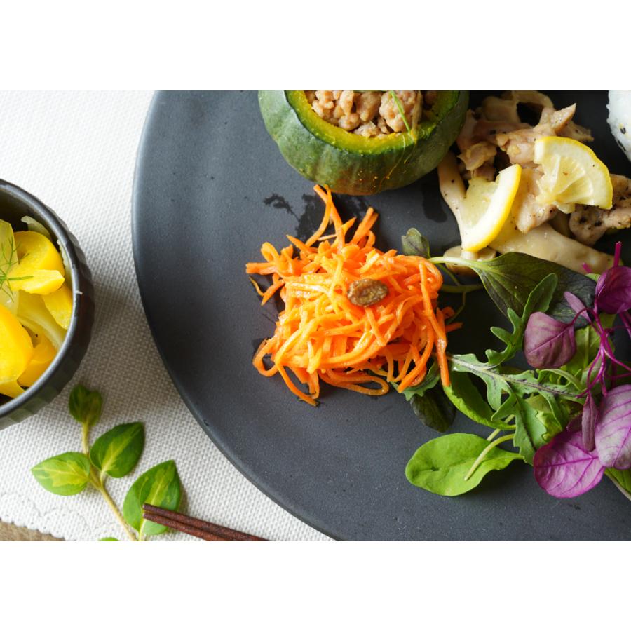 作家もの　　料理が映える大皿 お花のデザインが食卓を彩る、大人かわいい洋食器