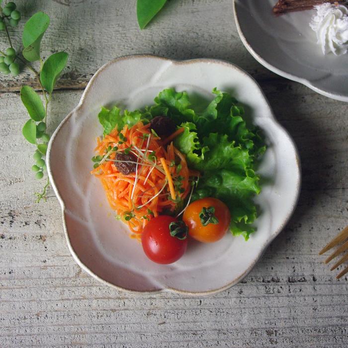 バラのお皿 / kinari】 益子焼 副菜皿 デザート皿 薔薇 おしゃれ