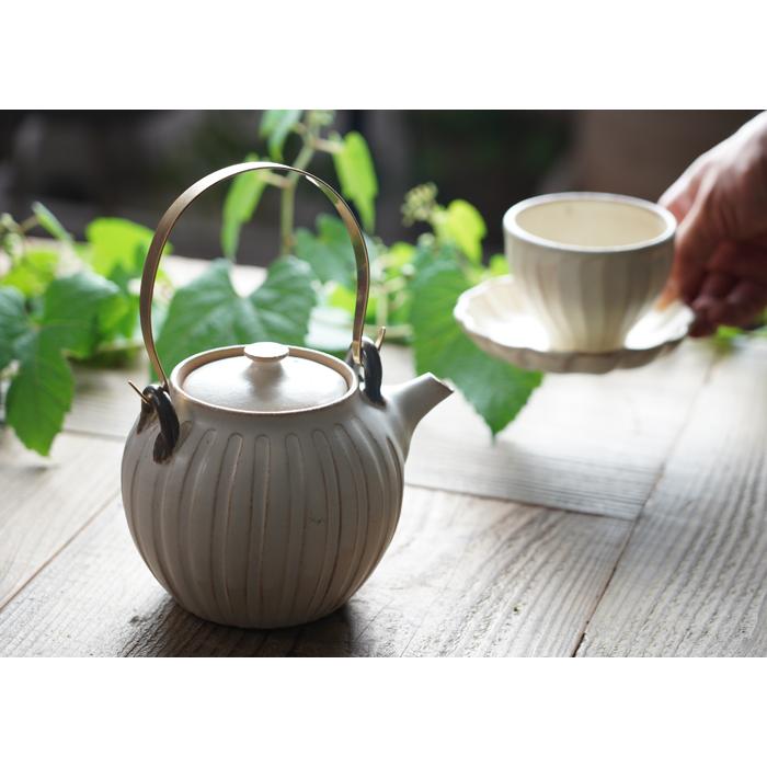 益子焼 真鍮ハンドルポット(大) kinari 茶こしつき 陶器製 益子焼 真鍮ハンドルポット(大) kinari 茶こしつき 陶器製
