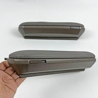 並行輸入品】 アームレスト トヨタランドクルーザー70シリーズ hzj76