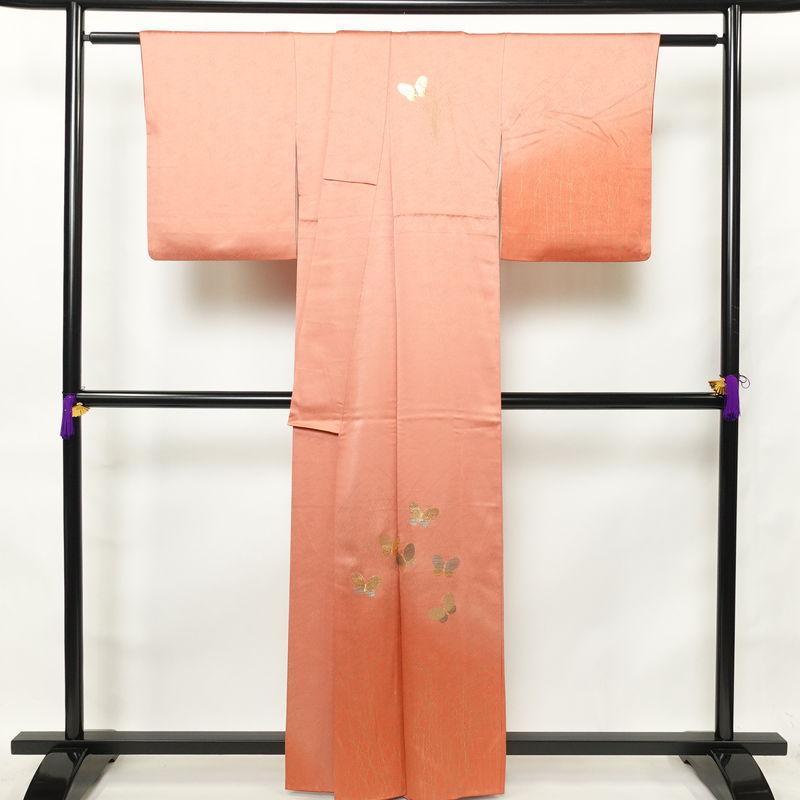 中古 付け下げ 良品 綸子 正絹 蝶・昆虫柄 袷仕立て 身丈160.5cm 裄丈64.5cm 刺繍 金糸 金彩 蝶 ピンク_1