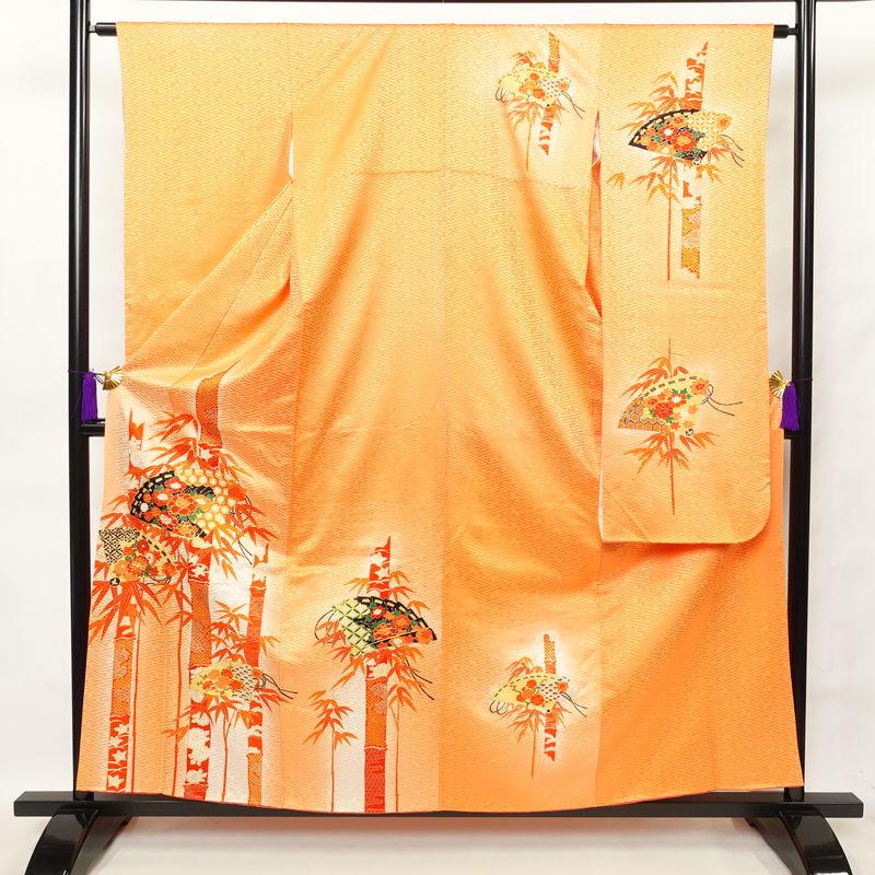 おまとめ価格　　飛鶴地模様　正絹　振袖　綸子生地　金駒刺繍　漆黒と白紗の世界　お祝い 中古 振袖 良品 金駒刺繍 綸子 正絹 古典柄 袷仕立て 身丈158.5cm 裄丈