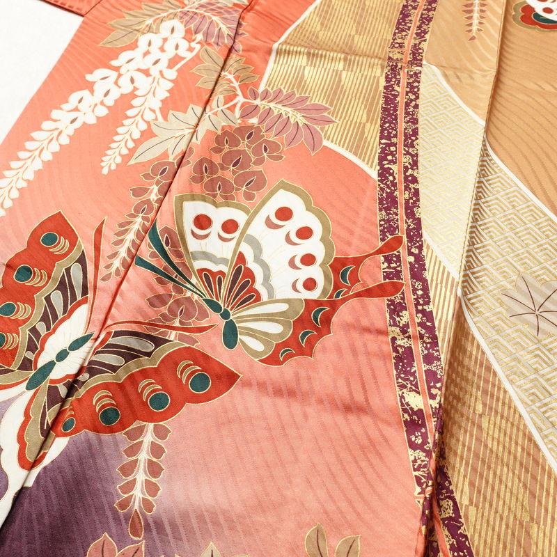 美品 紗綾形地紋古典柄正絹振袖・長襦袢セット 正統派古典 華徒然×吉木千沙都 白/赤 牡丹柄 TAKAZENオリジナル