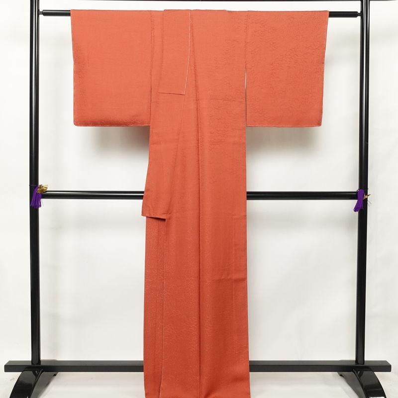 中古 色無地 美品 しつけ糸付き 一つ紋付き 正絹 木の葉・植物柄 袷仕立て 身丈168.5cm 裄丈68cm 着物 赤・朱_1