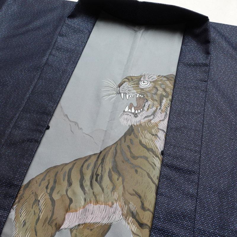 中古 男性用 着物 アンサンブル 羽織 長襦袢 着物 しつけ糸付き ウール 亀甲柄 単衣仕立て 3点セット 身丈140cm 裄丈69cm 青・紺_14