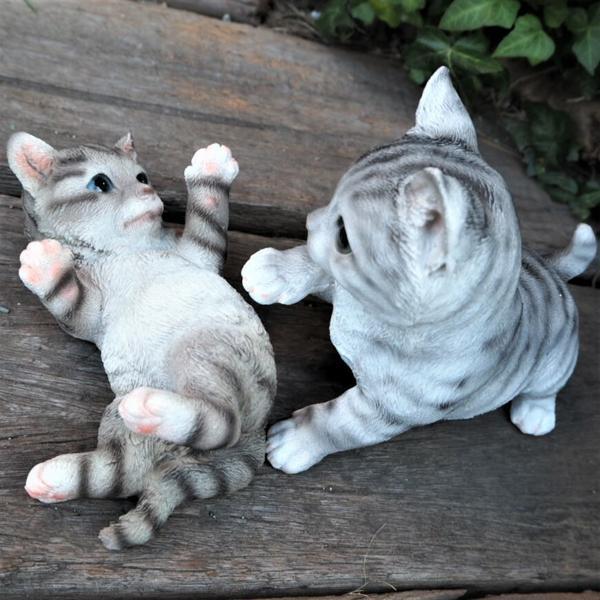 猫の置物 じゃれ合う猫2匹セット サバ白 猫の置物 じゃれ合う猫2匹セット サバ白