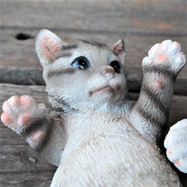 猫の置物 じゃれ合う猫2匹セット サバ白 猫の置物 じゃれ合う猫2匹セット サバ白