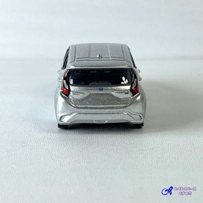 トミカ タカラトミー 廃盤 絶版 34 トヨタ アクア トミカシリーズ No