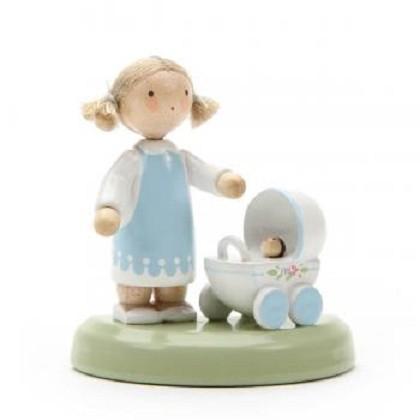 女の子とベビーカー | 