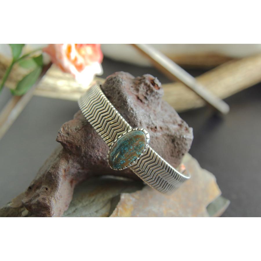 インディアンジュエリー ターコイズ / Kee Yazzie Jr. Eye Dazzler