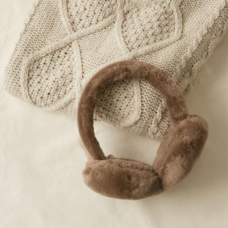 未使用　ムートンUGG 耳あて　イヤーマフ　ブラウン　ファー　スエード UGG（イヤーマフ）のフリマアイテム一覧
