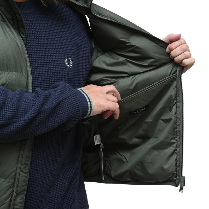 FRED PERRY（フレッドペリー） 中綿ベスト メンズ インサレーテッド