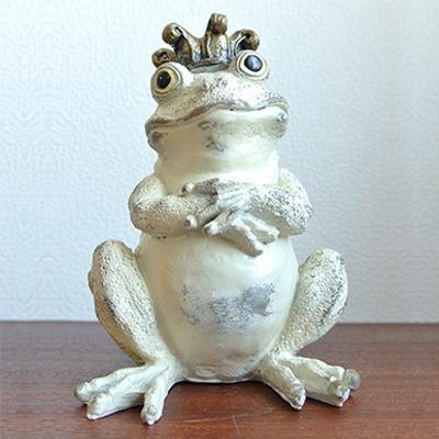 王冠を乗せて腕組みをした白い カエル カエル 置物 カエル グッズ 雑貨 バリ雑貨 アジアン雑貨 風水にもおすすめのカエルの置物 かえる 蛙 フ 586 天然素材の家具と照明 Wanon 通販 Yahoo ショッピング