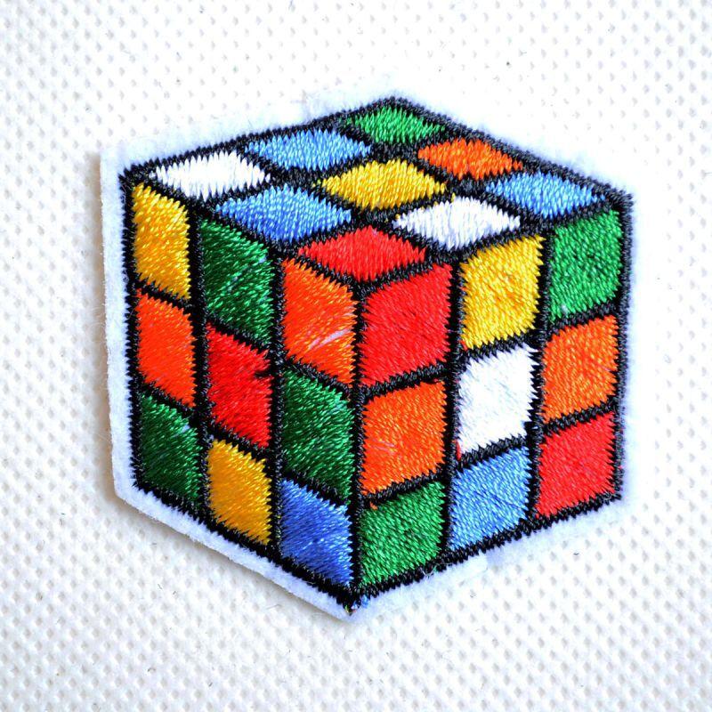 ワッペン アイロン おしゃれ 刺繍 ルービックキューブ 名前 作り方
