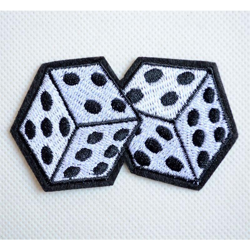 ワッペン アイロン おしゃれ 刺繍 サイコロ ダイス 名前 作り方 PING