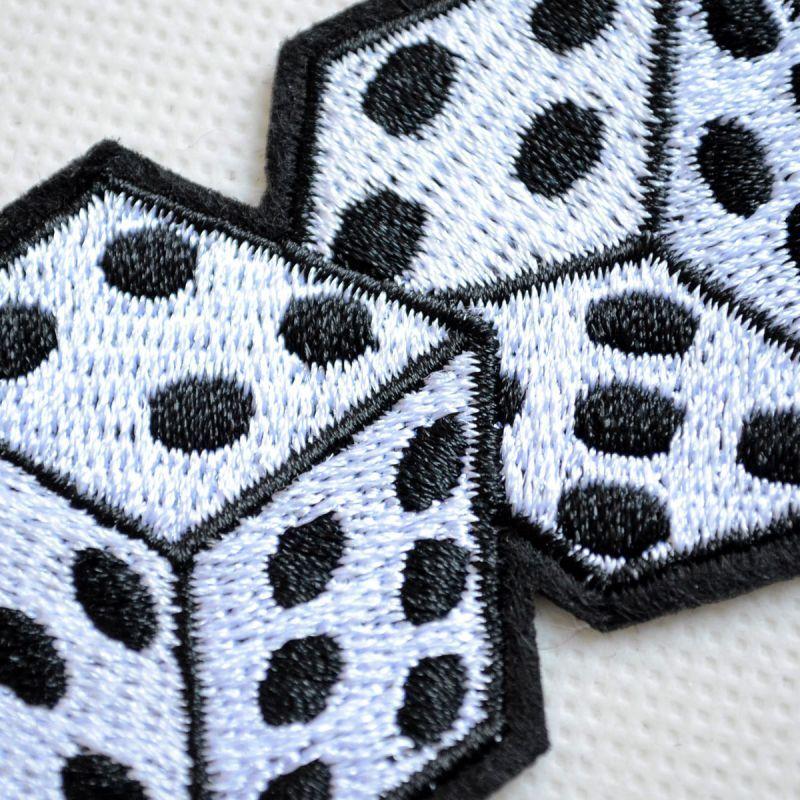 ワッペン アイロン おしゃれ 刺繍 サイコロ ダイス 名前 作り方 PING