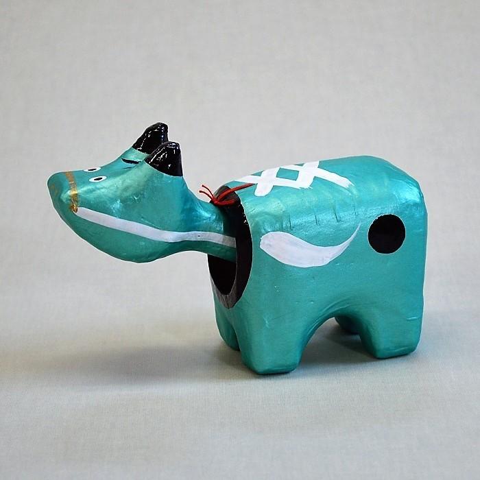 めたりっくべこ(大)　緑　日本のお土産会津張子赤べこ　約　16.0×10.0×7.0（cm） | 