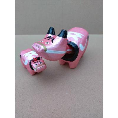 めたりっくべこ(大)　レッド　日本のお土産会津張子赤べこ　約　15.0×10.0×7.0（cm） |  | 02