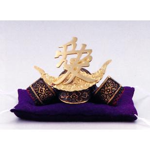 直江兼続｜戦国武将シリーズ　新名将兜　合金製　布団付【高岡銅器　置物】u219-08