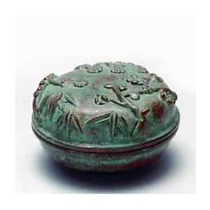 M●希少　高岡銅器　須賀月芳作　銅製香合　香炉　香立て　三友文 香炉 ｜香立て｜香合 三友文｜須賀月芳作 蝋型青銅(ブロンズ)製 桐