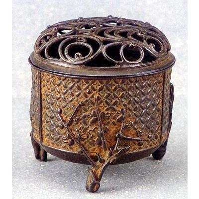 須賀月芳造 蝋型鋳銅香炉 松竹梅文 歳寒三友 高岡銅器　AB149　1F20 桐箱入り】須賀月芳作 蝋型香炉（松竹梅） 蝋型鋳銅 香炉 須賀