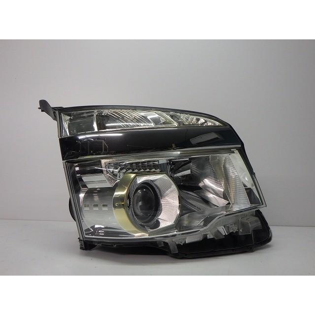 70 ヴォクシー 後期 右ヘッドライト HID ZRR70/75 28-226 N 81145 
