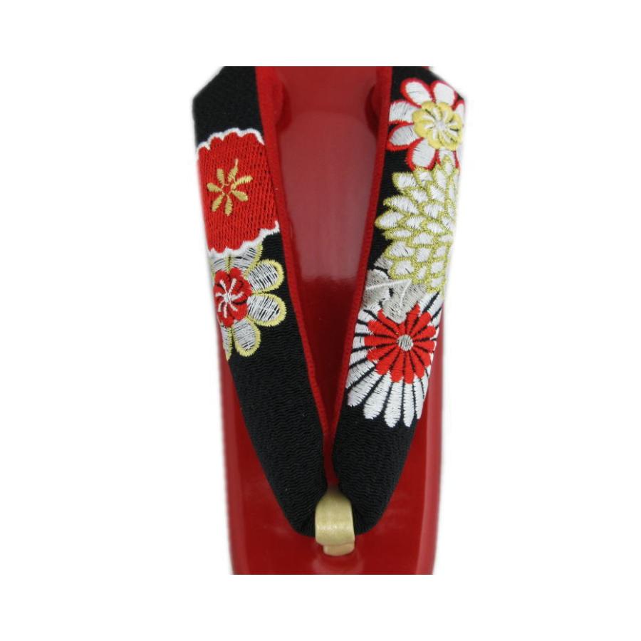 新品送料込　ヒール高め草履　赤台　刺繍入りぞうり　振袖、二尺袖に M680 草履 ぞうり 厚底ヒール 赤色黒台黒色地金糸入り大輪菊花刺繍鼻緒