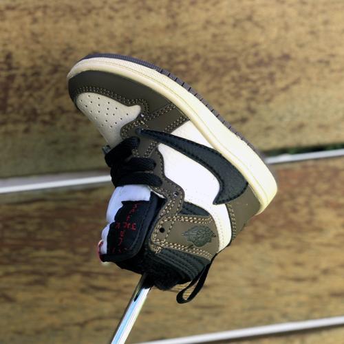 初回特価】スニーカー型カスタム パターカバー “Travis Scott 初回特価】スニーカー型カスタム パターカバー “Travis Scott