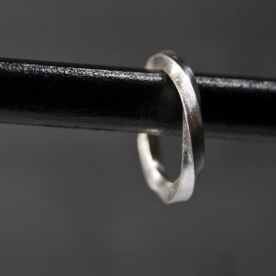 シルバーツイストイヤーカフ 2.0mm幅 つや消し｜WKS TWIST EAR CUFF 2.0 sv matte｜FA-489 |  | 01