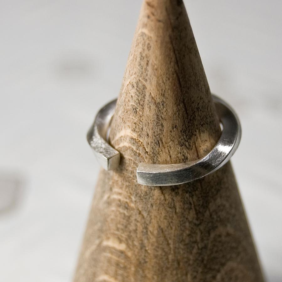 シルバーツイストイヤーカフ 2.0mm幅 つや消し｜WKS TWIST EAR CUFF 2.0 sv matte｜FA-489 |  | 02