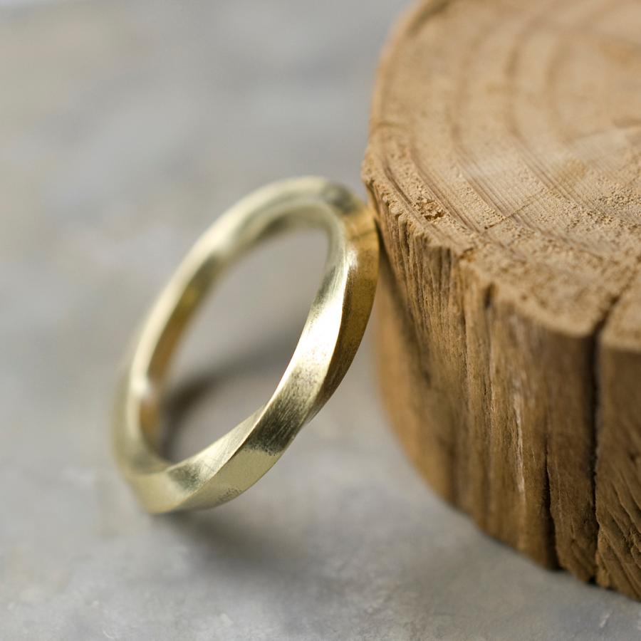 真鍮スクエアツイストリング 2.5mm幅 つや消し 3号〜27号｜WKH SQUARE