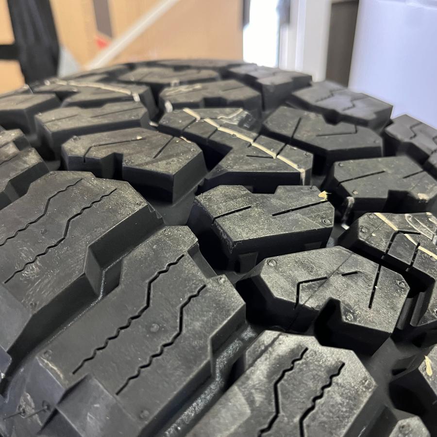 ハイラックス　プラド　タイヤ・ホイールセット 265/70R17 ハイラックス タイヤホイールセット プラド FJ H3 17インチ 新品 4本
