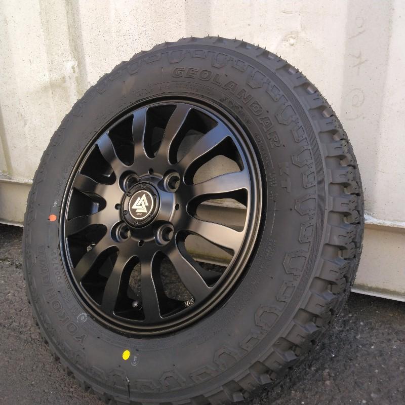新車外し　タイヤ＆ホイール　4本　ヨコハマタイヤ　145／80　R12　78N　　ホイール　12X4.00B　PCD100 MAD CROSS GRACE 12x4.00B 4/100 +43 BKCBK YOKOHAMA GEOLANDAR M/T