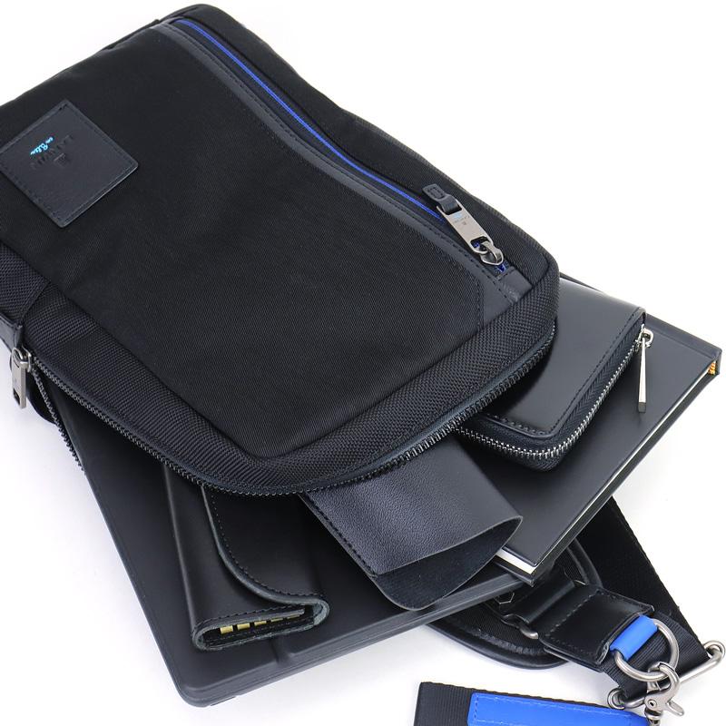 LANVIN en Bleu ランバンオンブルー LILLE リール ボディバッグ LANVIN en Bleu ランバンオンブルー LILLE リール ボディバッグ